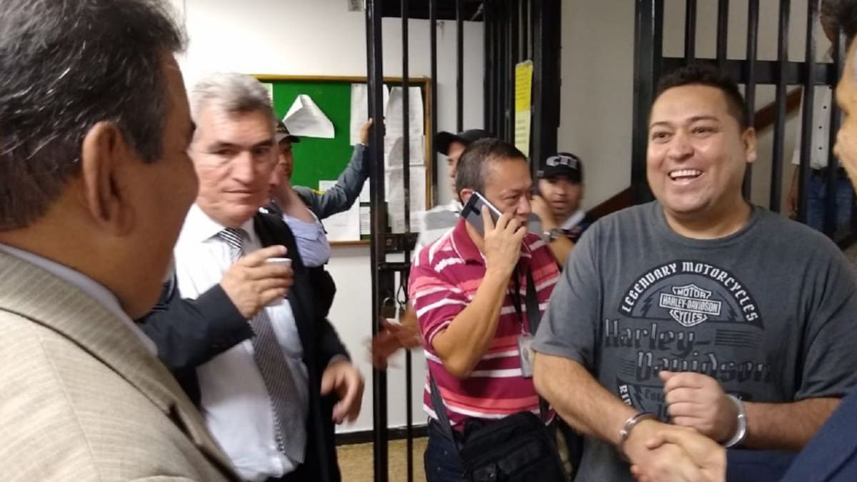 Apareció haciendo campaña en redes exalcalde de Rionegro, Santander que está prófugo