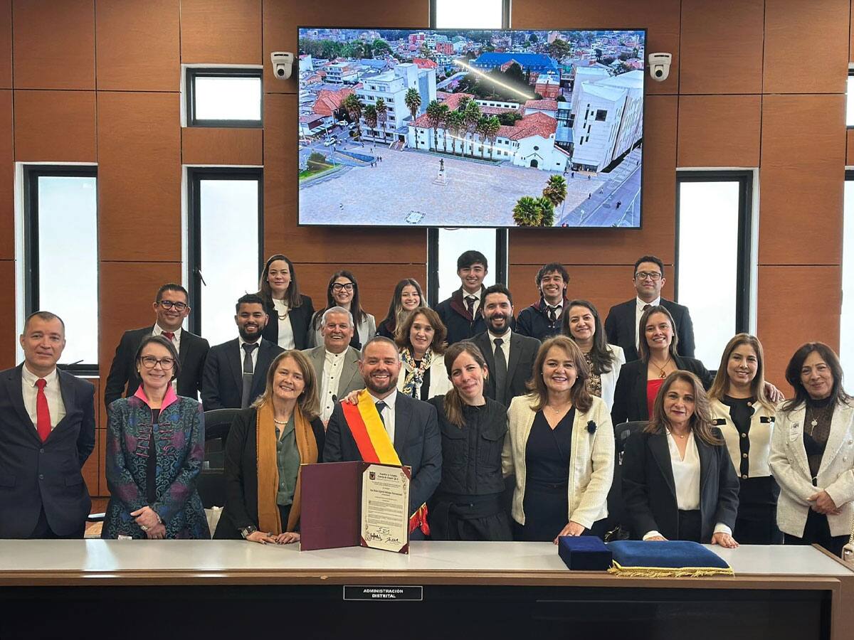 El Concejo de Bogotá condecoró al St. Matthew School por su calidad académica y aporte social