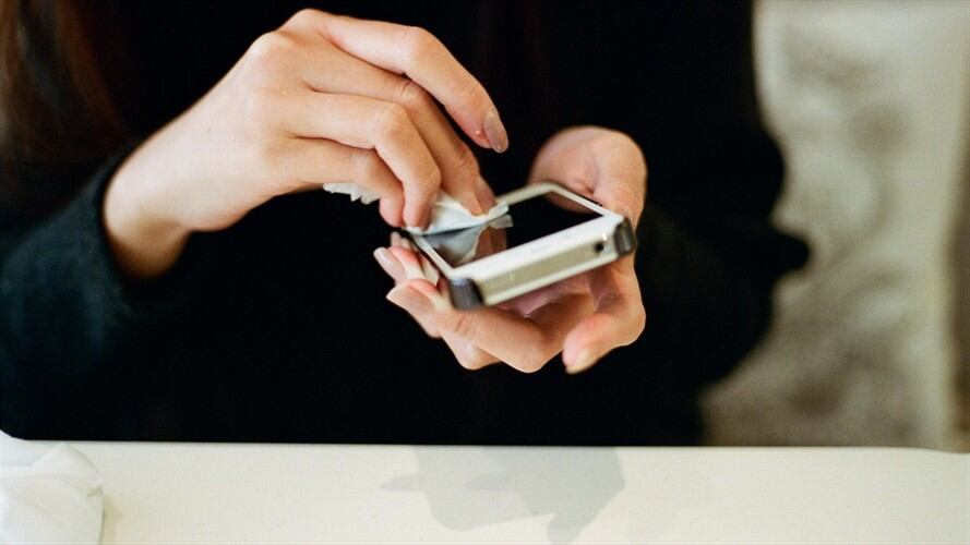 ¿Cómo desinfectar el celular para evitar virus y bacterias?. Foto: Getty Images