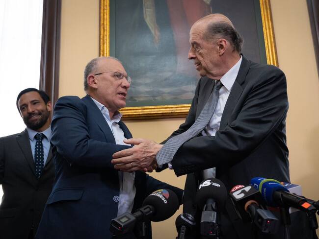 Roy Barreras y Álvaro Leyva. Foto: Cancillería