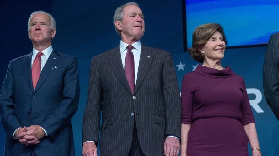 Joe Biden, George W. Bush y Laura Bush. Foto: Getty Images