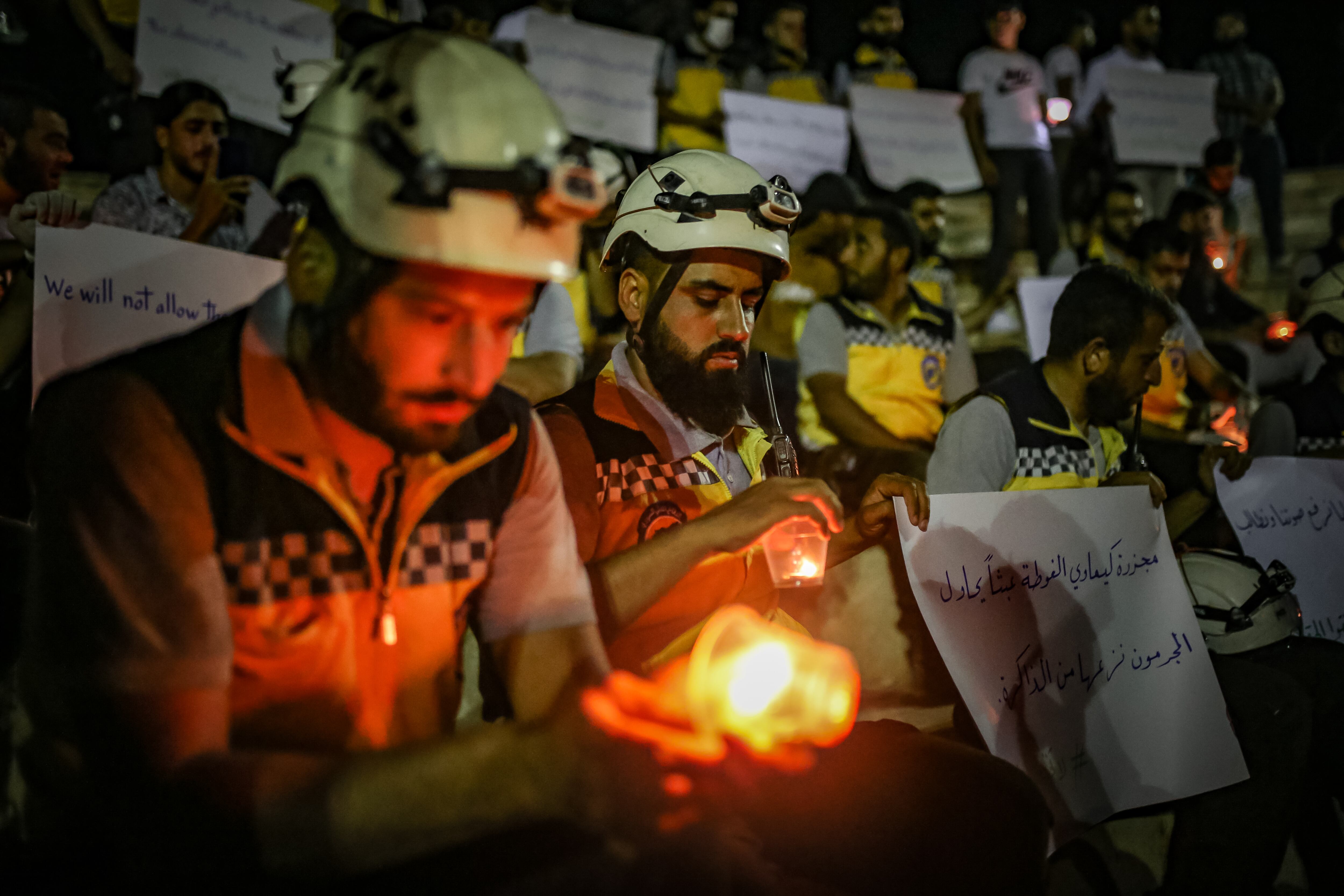 Manifestación contra el ataque del régimen de Bashar al-Assad en Ghouta Oriental con armas químicas el 21 de agosto de 2013. (Photo by Muhammed Said/Anadolu Agency via Getty Images)