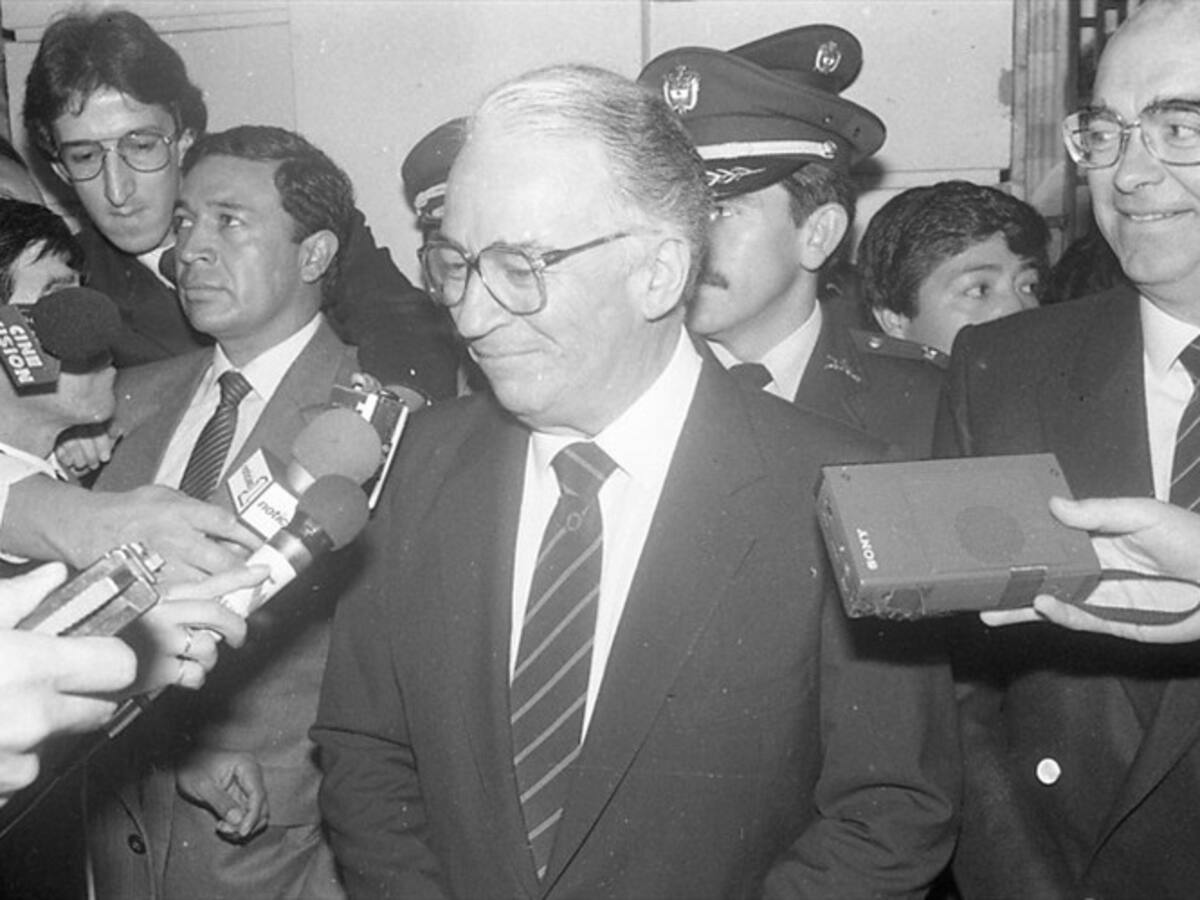 Hablar de procesos paz cuando lo hizo el expresidente Betancur era un sacrilegio: Samper