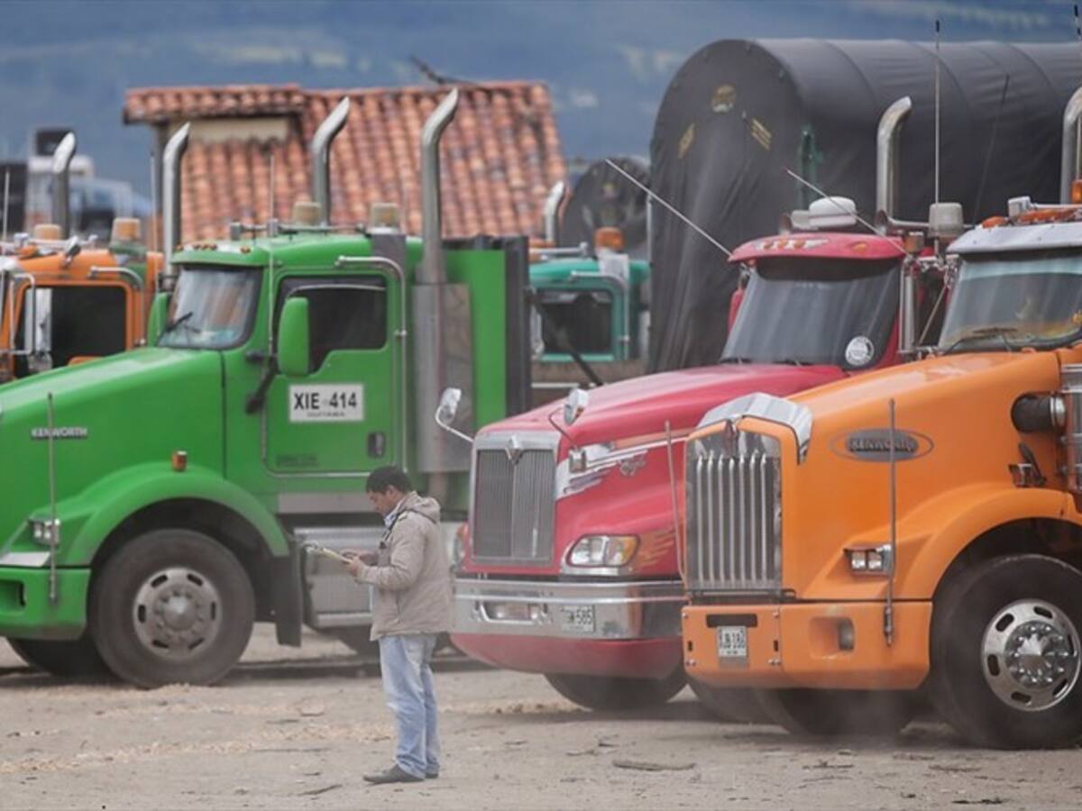 Transportadores de carga piden al presidente Petro concertar el precio del ACPM