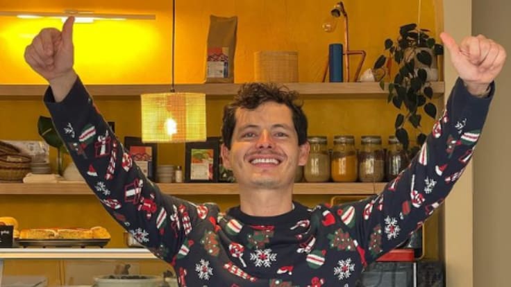 ‘El man de los chorizos’, el colombiano que triunfa con su negocio en París