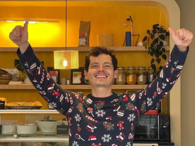 ‘El man de los chorizos’, el colombiano que triunfa con su negocio en París