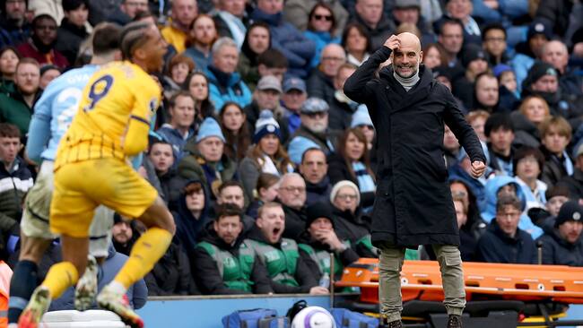 MANCHESTER (United Kingdom), 15/03/2025.- Manchester City manager Pep Guardiola watches from the touchline the English Premier League soccer match between Manchester City against Brighton & Hove Albion, in Manchester, Britain, 15 March 2025. (Reino Unido) EFE/EPA/ADAM VAUGHAN EDITORIAL USE ONLY. No use with unauthorized audio, video, data, fixture lists, club/league logos, 'live' services or NFTs. Online in-match use limited to 120 images, no video emulation. No use in betting, games or single club/league/player publications.