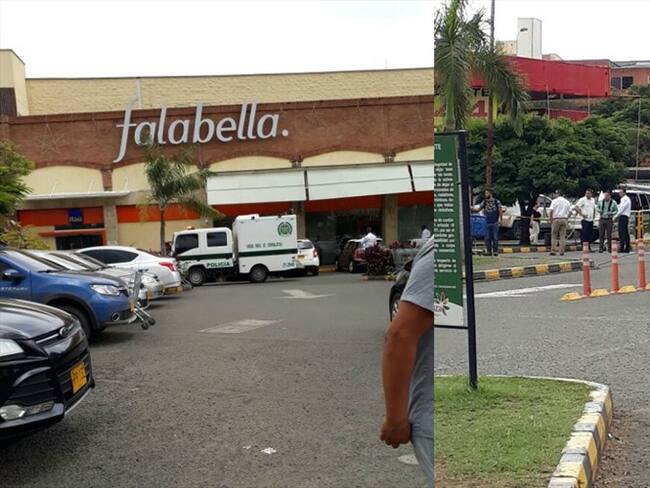 Balacera en centro comercial de Cali deja un muerto y un herido. Foto: La Wcon Julio Sánchez Cristo