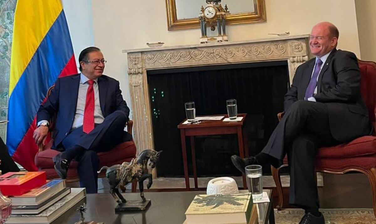 Reunión de Gustavo Petro con Christopher Andrew Coons. Foto: Juan David Cardozo.
