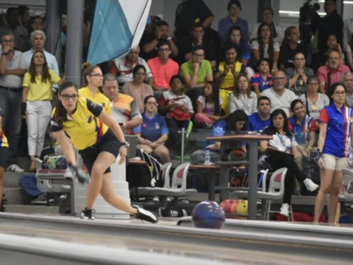Clara Juliana Guerrero y Rocío Restrepo le entregan oro a Colombia en bolos