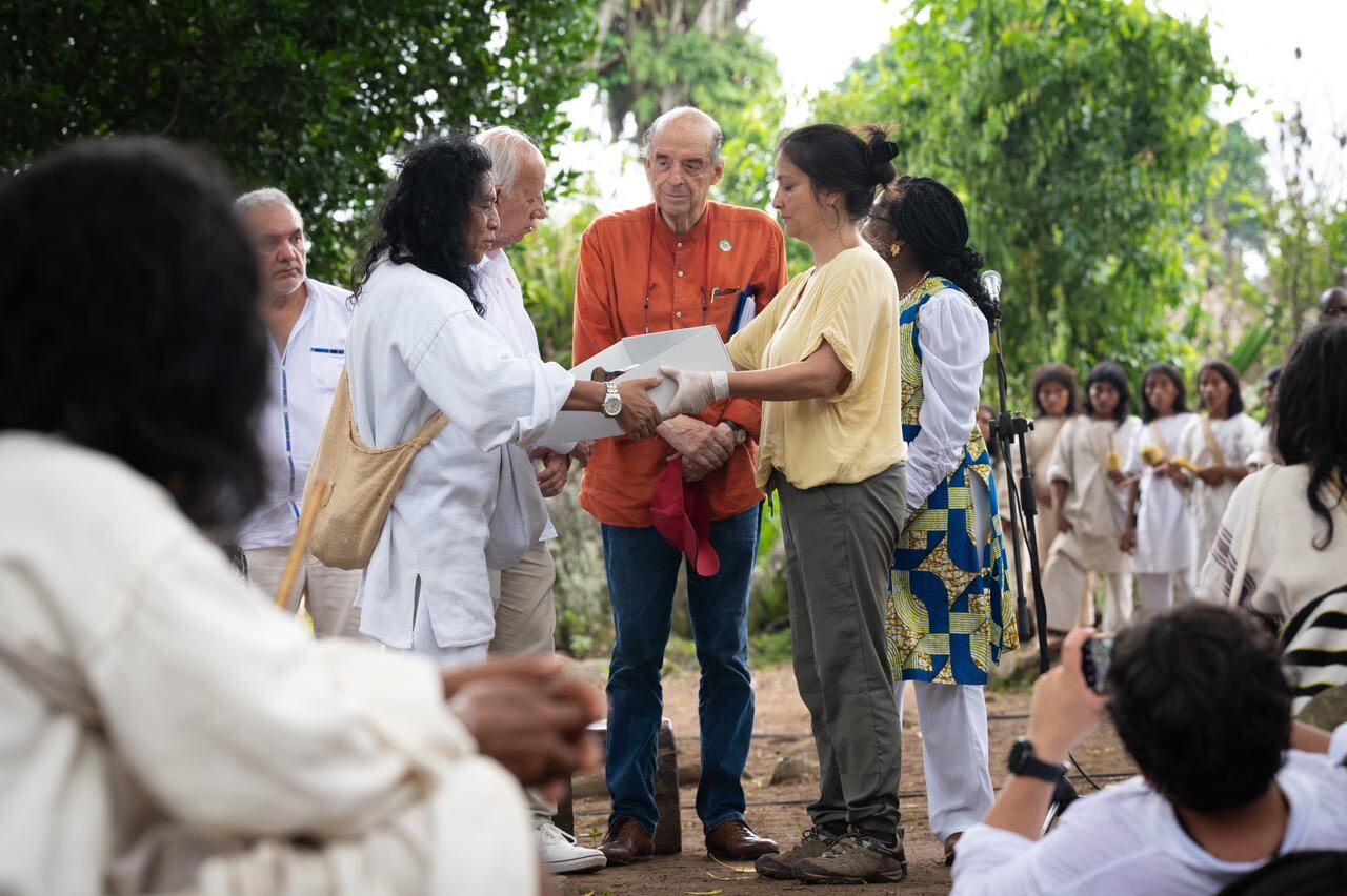 Entrega de máscaras | Foto: Cancillería