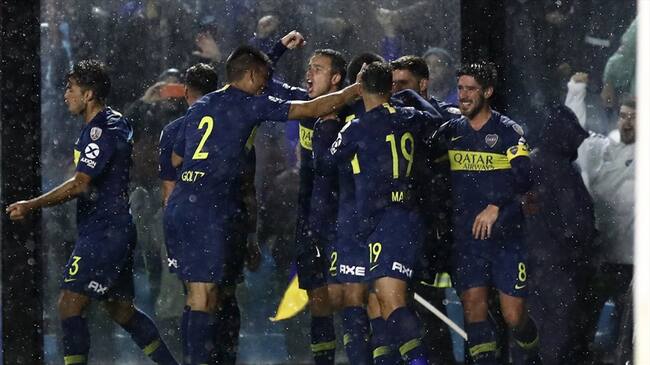 Los jugadores de Boca Juniors celebran tras anotar un gol . Foto: Agencia EFE