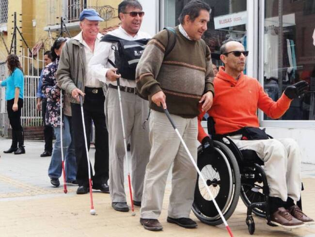 Foto referencia de personas con discapacidad visual / Foto: Colprensa