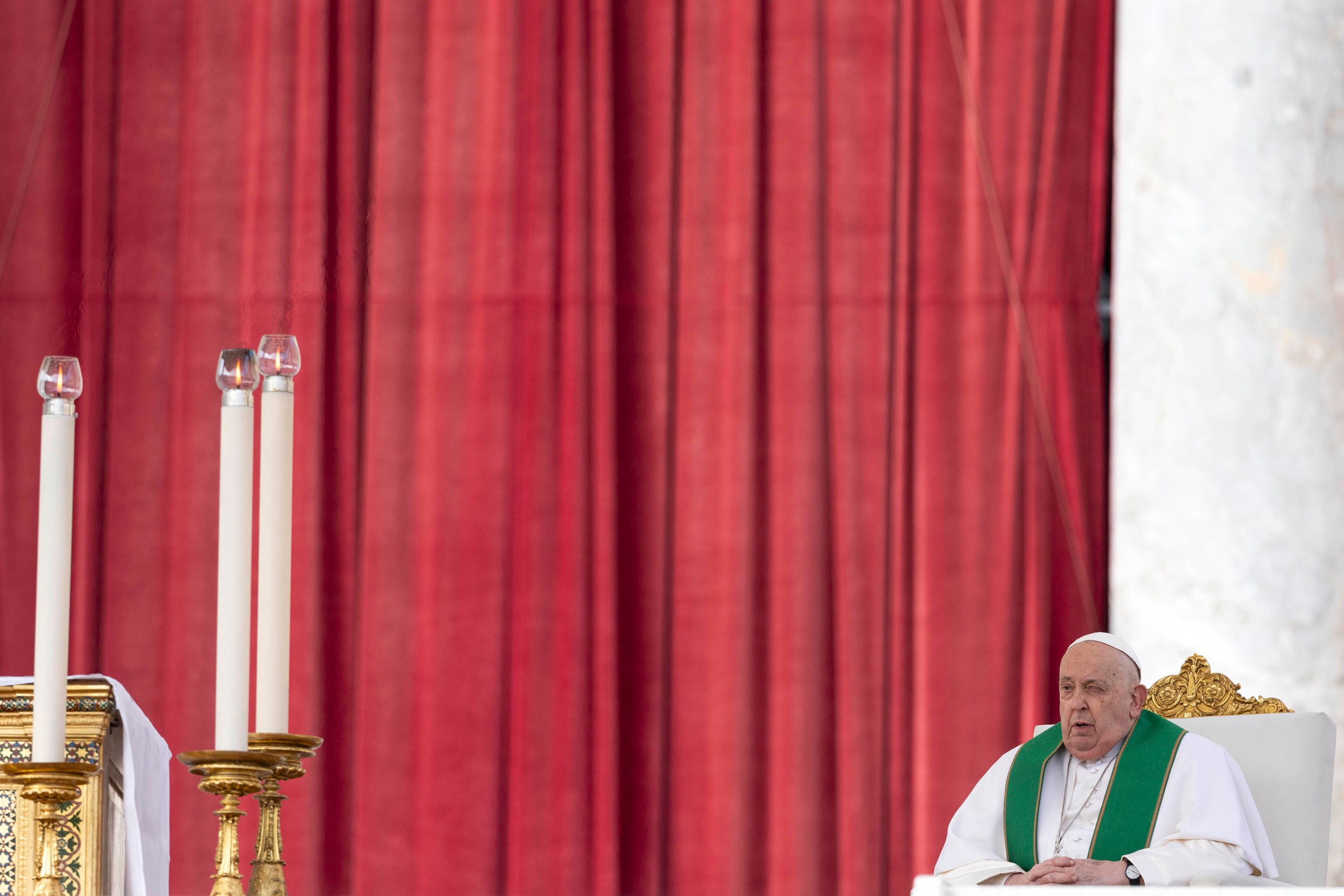 CIUDAD DEL VATICANO (Estado de la Ciudad del Vaticano (Santa Sede)), 09/02/2025.- El papa Francisco celebra una misa por el Jubileo de las Fuerzas Armadas, en la plaza de San Pedro.