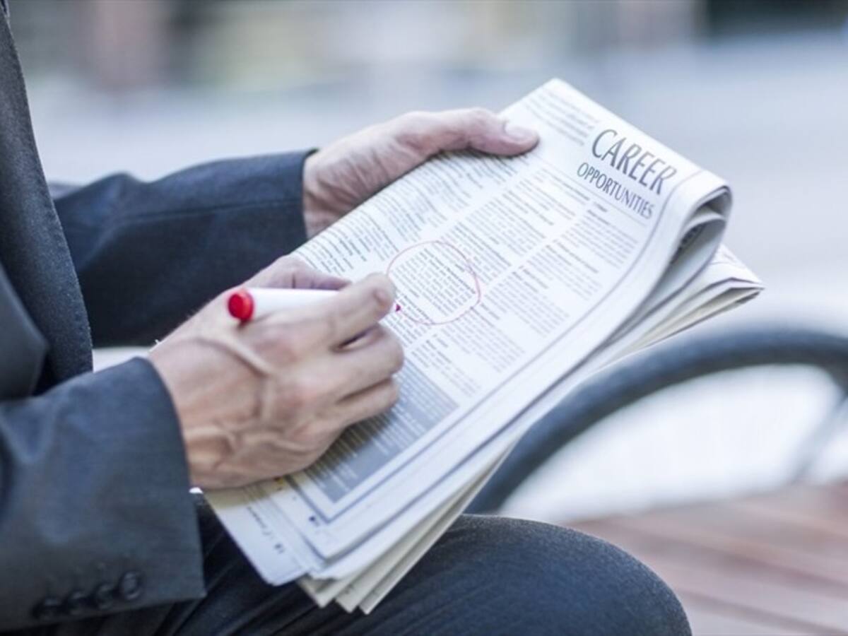 Hombre pasó hojas de vida a mano por falta de dinero y ahora le ‘llueven’ ofertas