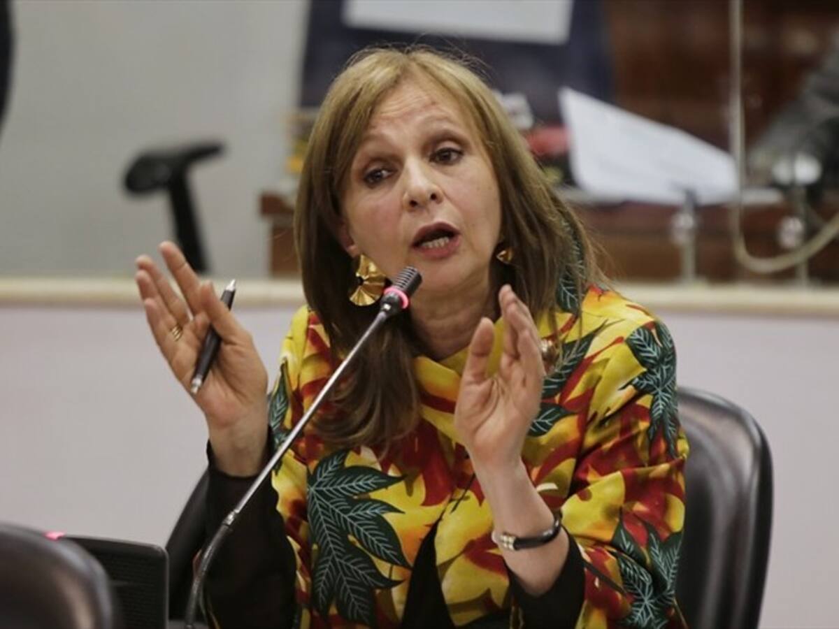 Ángela Robledo confirma que Partido Verde le ofreció volver y ser precandidata
