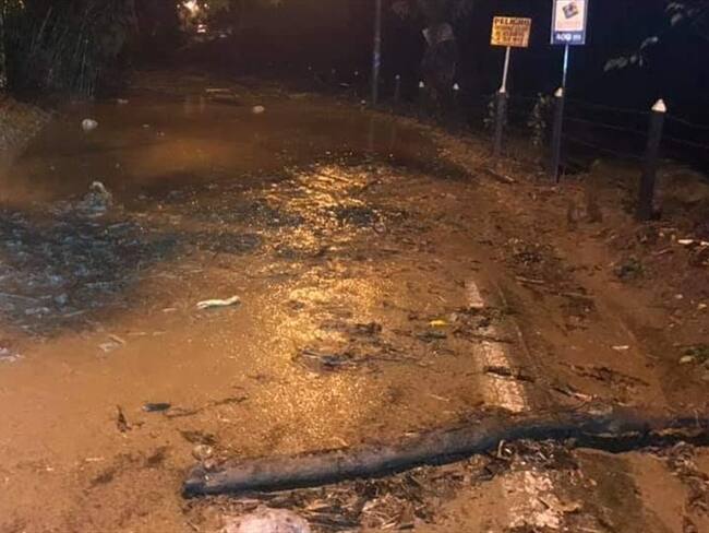 El Invías confirmó que desde horas de la mañana de este miércoles se desplazó maquinaria. Foto: Cortesía