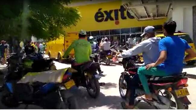 Vigilantes del carro de valores habrían disparado al percatarse del intero de robo. Foto: Toamda de Facebook