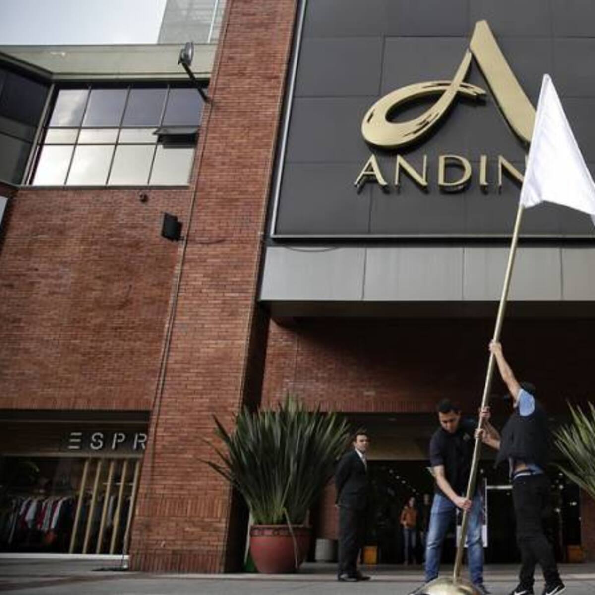 Atentado en el Andino: Fiscalía acusó formalmente a alias ‘Violeta’ gestora de paz del ELN