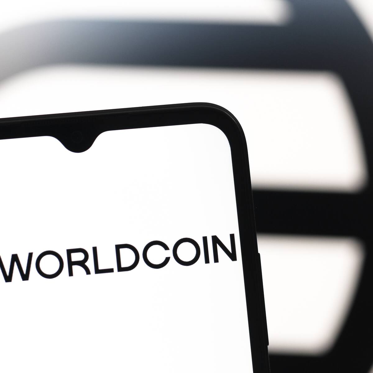 Worldcoin, que paga cripto por escanear el iris, responde al cierre ordenado: “seguiremos operando”