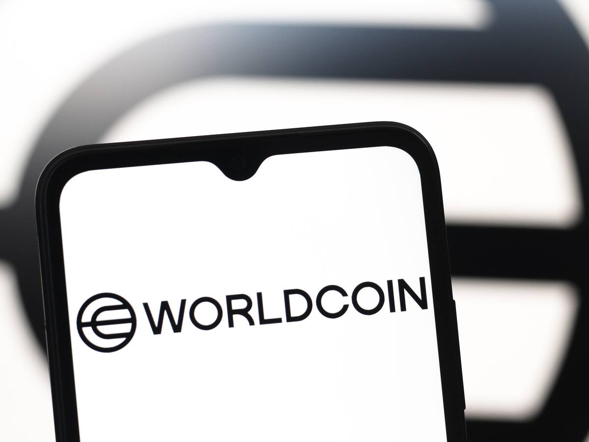 Worldcoin, que paga cripto por escanear el iris, responde al cierre ordenado: “seguiremos operando”