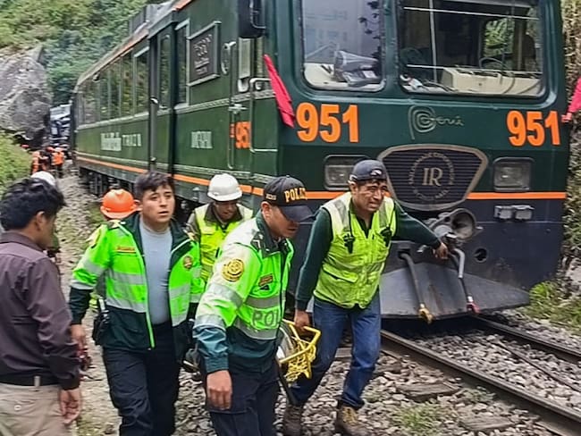 Un total de 107 turistas heridos fueron atendidos tras choque de trenes en Perú. Foto: Carolina Paucar / AFP