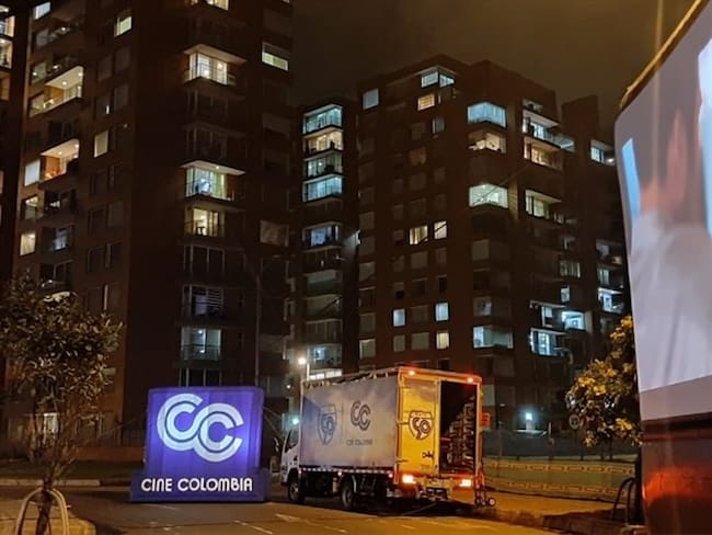 ‘Ruta 90 desde los balcones’, la iniciativa de Cine Colombia para enfrentar la crisis