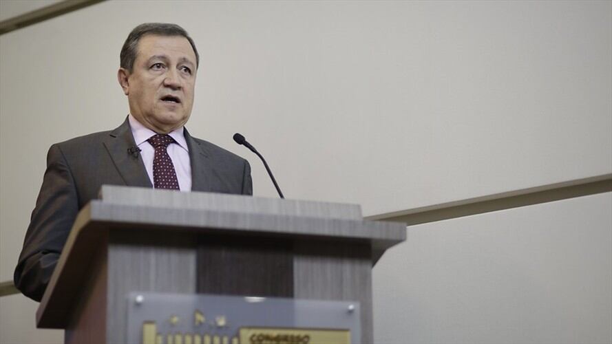 El senador del Centro Democrático, Ernesto Macías, anunció que no continuará con su precandidatura a la Presidencia de la República. Foto: Colprensa