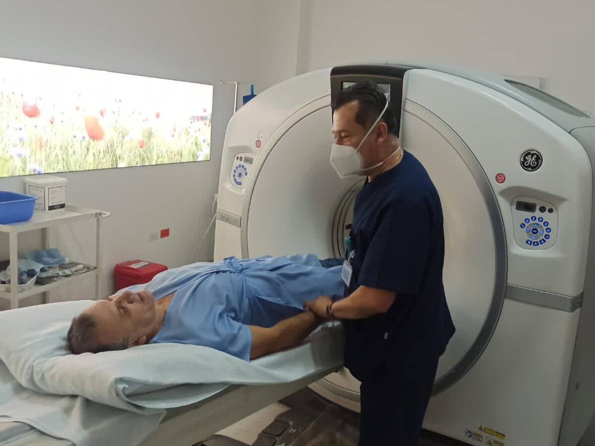 Roy Barreras tiene bronquitis severa: “médicos me regañan por descuidar mi salud”