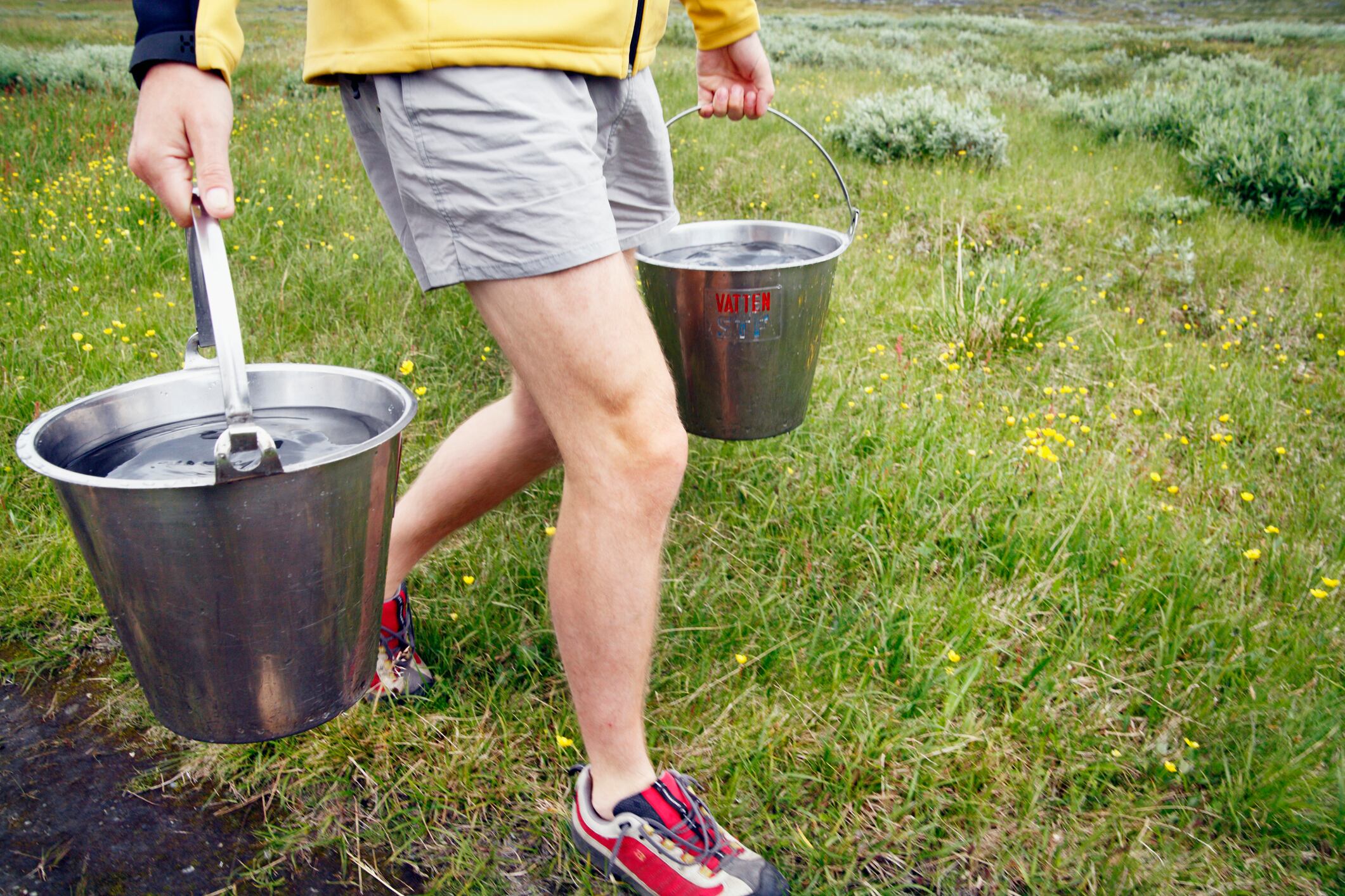 Imagen de referencia de baldes de agua. Foto: Getty Images