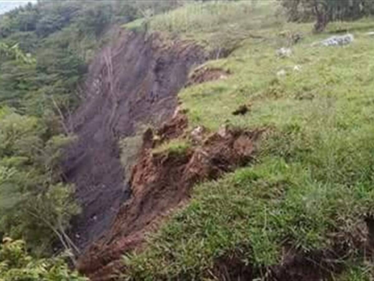 Aumenta a 55 familias evacuadas en San Eduardo, Boyacá, por falla geológica