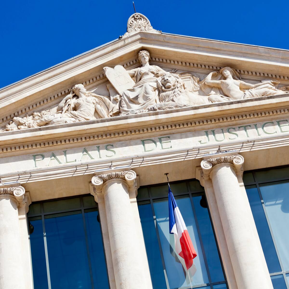Justicia francesa declara culpable de “apología del terrorismo” a menor de 12 años