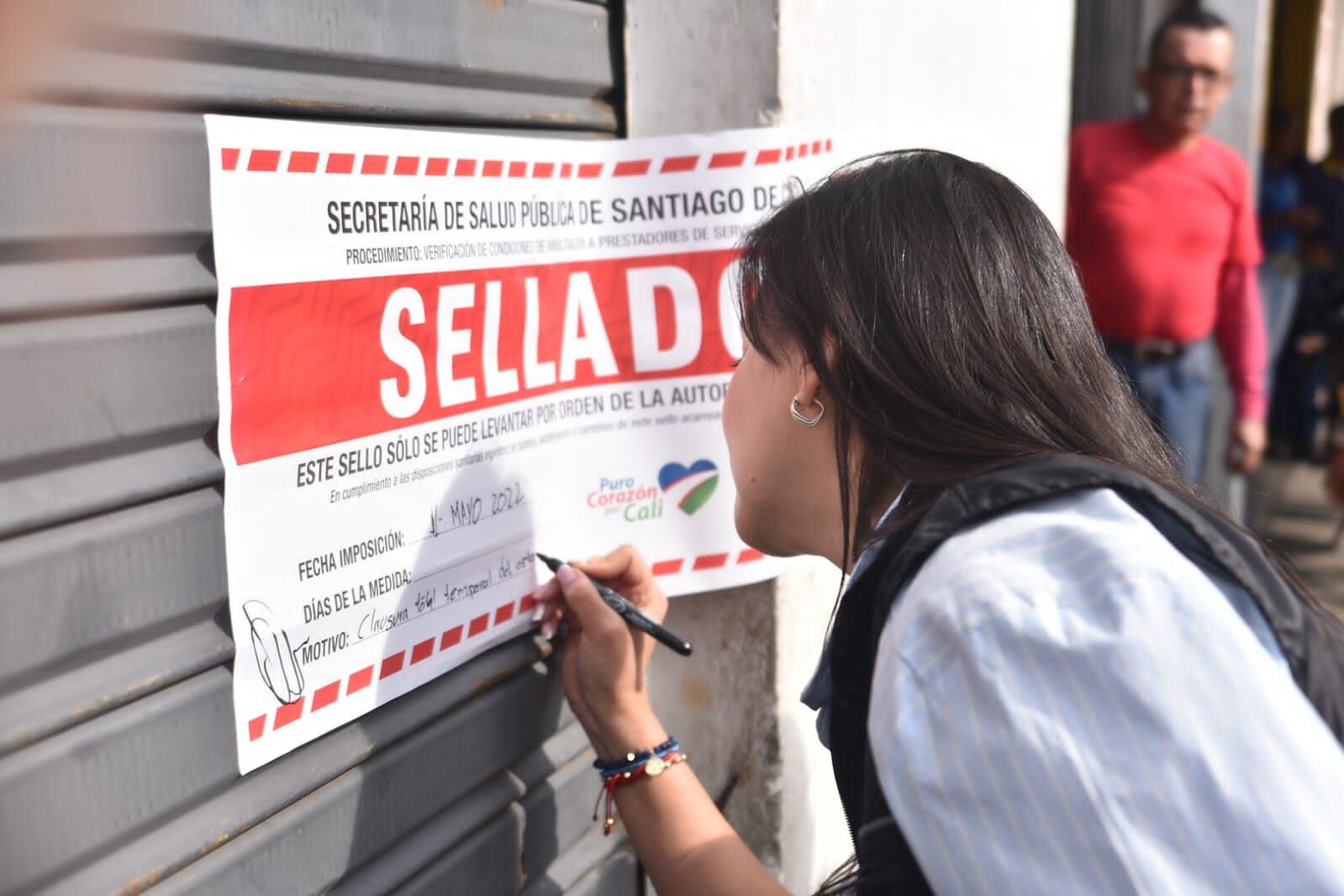 El violento choque entre las dos ambulancias se presentó en la Calle 2 con Carrera 40, en el barrio Nueva Granada, al sur de Cali. Foto: Alcaldía de Cali.