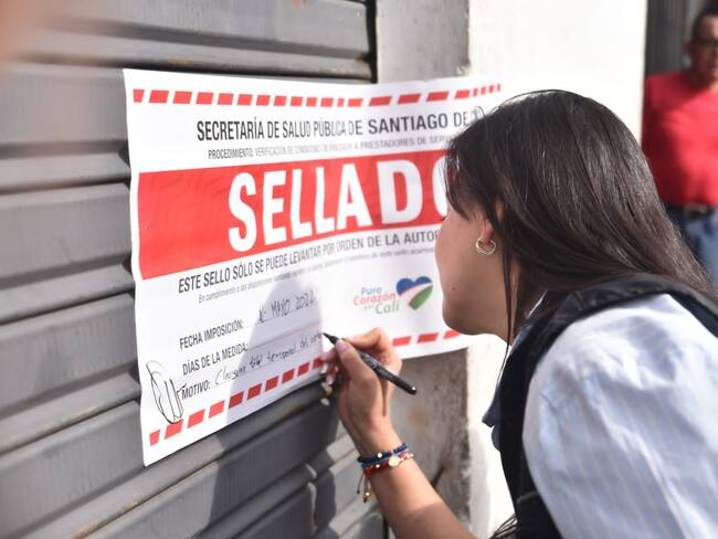 El violento choque entre las dos ambulancias se presentó en la Calle 2 con Carrera 40, en el barrio Nueva Granada, al sur de Cali. Foto: Alcaldía de Cali.