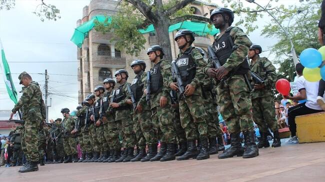 El general Juan Carlos Ramírez, comandante de la Séptima División dijo que la decisión obedece a las nuevas amenazas que han recibido los pobladores. Foto: Colprensa