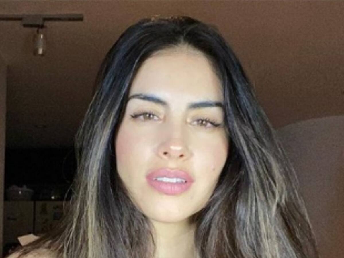 Jessica Cediel se remangó la camiseta para mostrar su tonificado abdomen