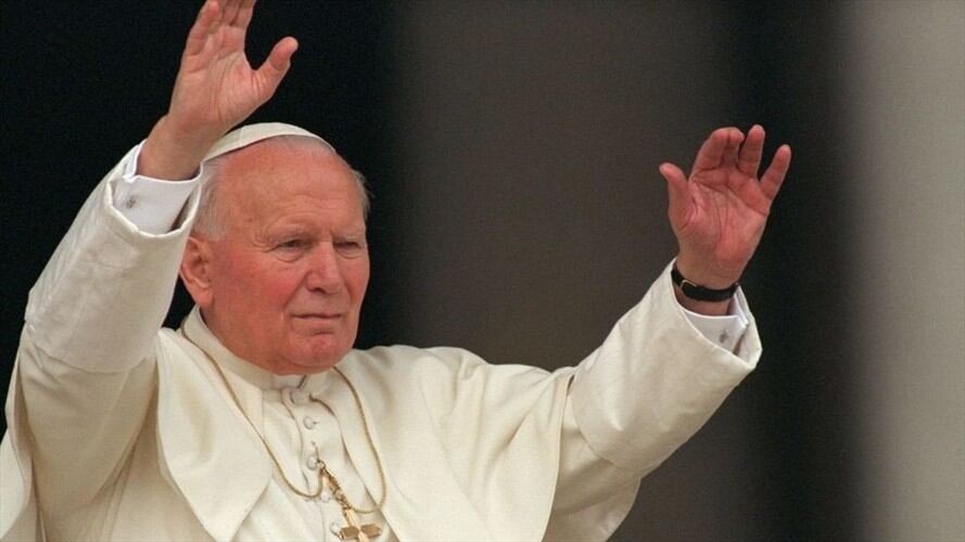 El informe del vaticano sostiene que el pontífice lo nombró “de manera inocente” luego de que el excardinal escribiera una carta en la que negaba la acusación. Foto: Getty Images