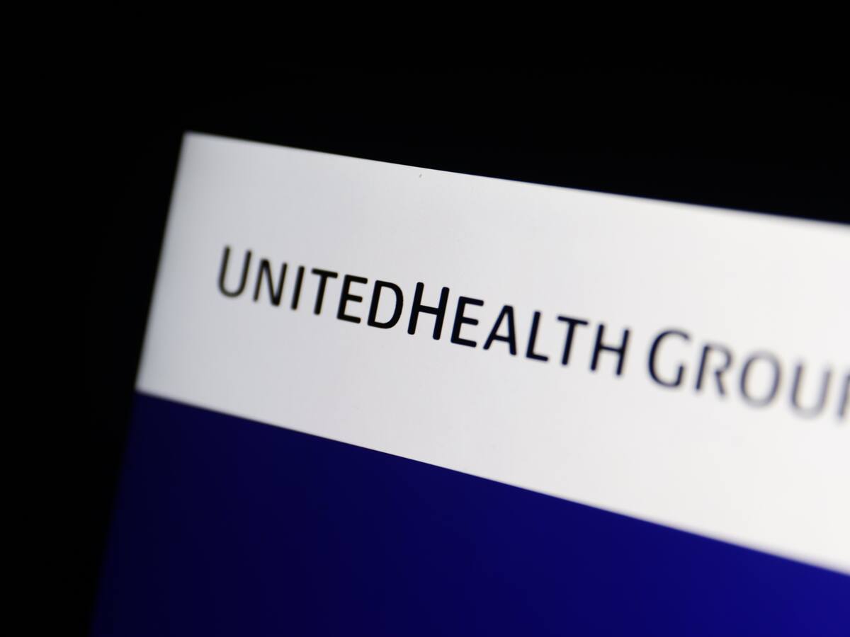 The Guardian afirmó que UnitedHealth pagó a ancianatos para reducir traslados hospitalarios
