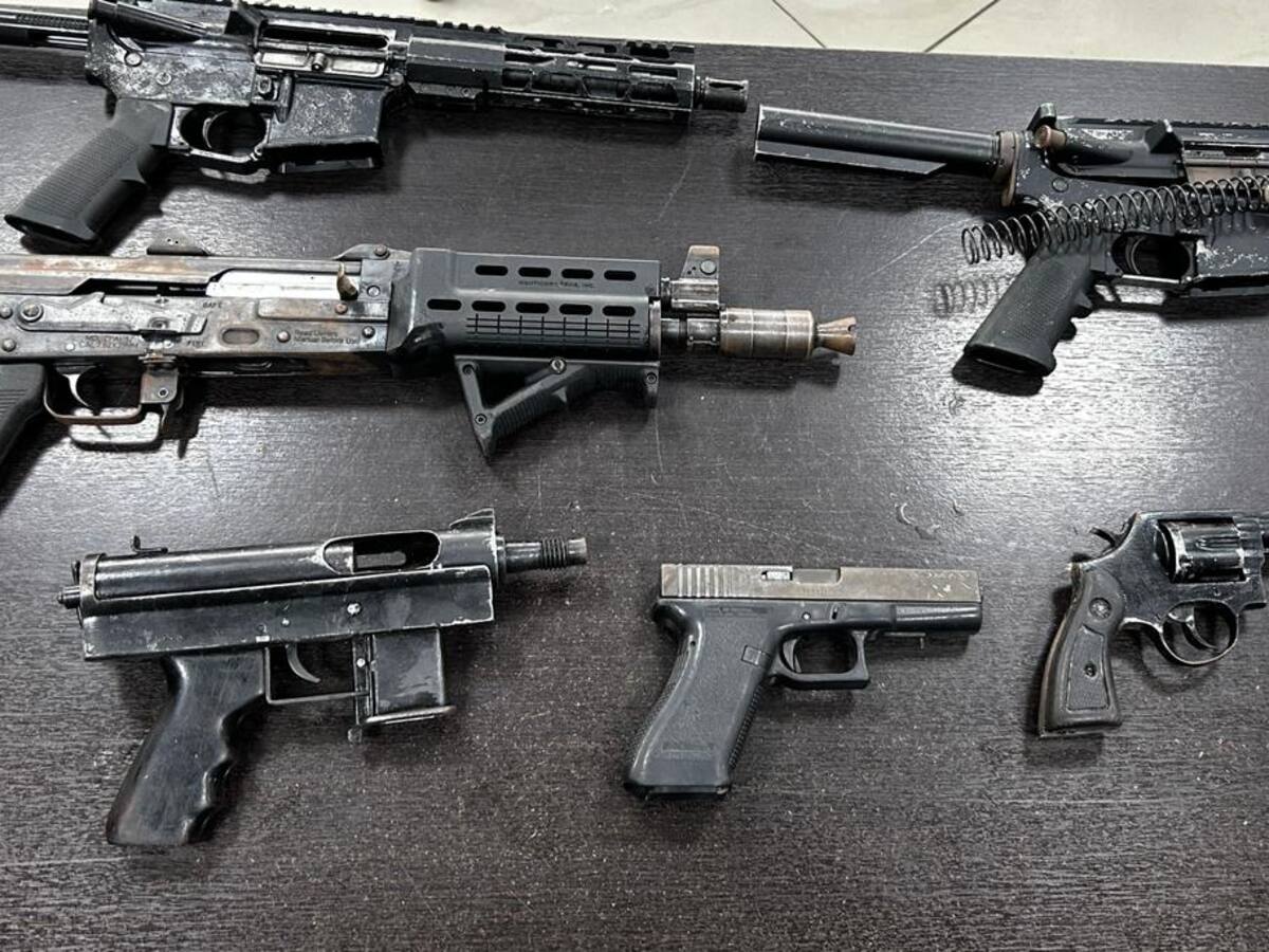 Más armas de fuego, balas y armas blancas halladas al intervenir dos cárceles de Ecuador