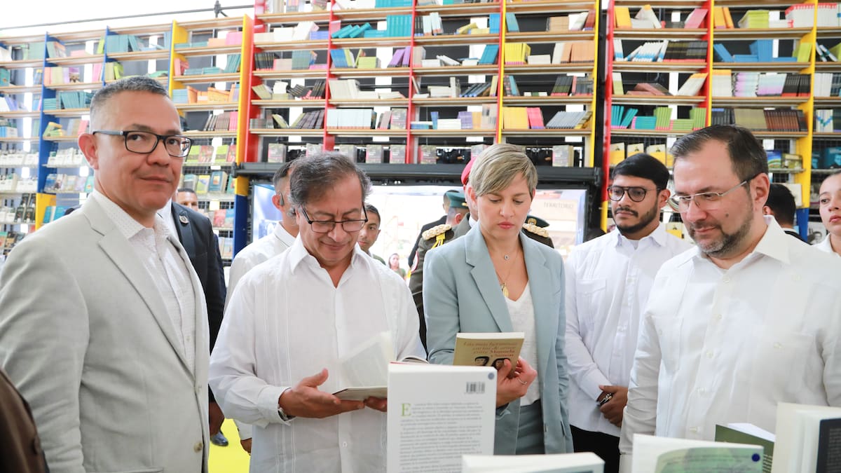 Petro presentó su libro ‘Una vida, muchas vidas’ en la Feria del Libro de Venezuela