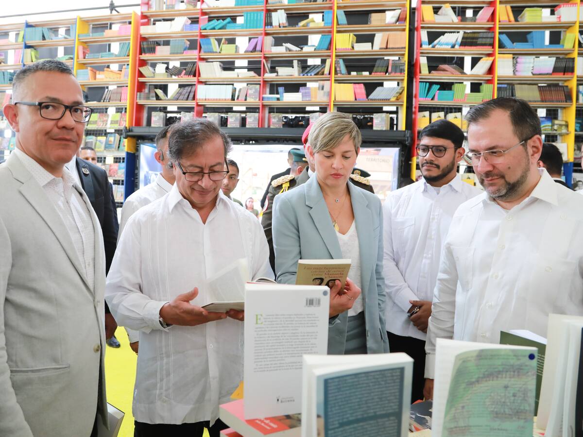 Petro presentó su libro ‘Una vida, muchas vidas’ en la Feria del Libro de Venezuela