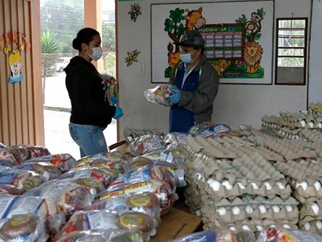 Con el PAE se deben beneficiar más de 5.692.734 estudiantes, pero hasta el momento se están atendiendo 5.251.935. Foto: Archivo Presidencia de la República