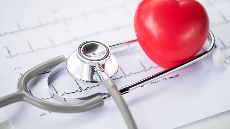 ¿Cómo diferenciar una falla cardíaca y un infarto? Síntomas clave