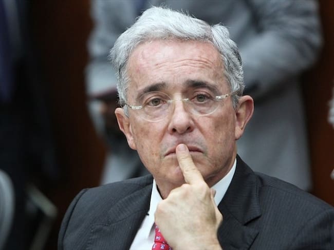 Álvaro Uribe asegura que hay “falsos testigos” detrás de su proceso. Foto: Colprensa