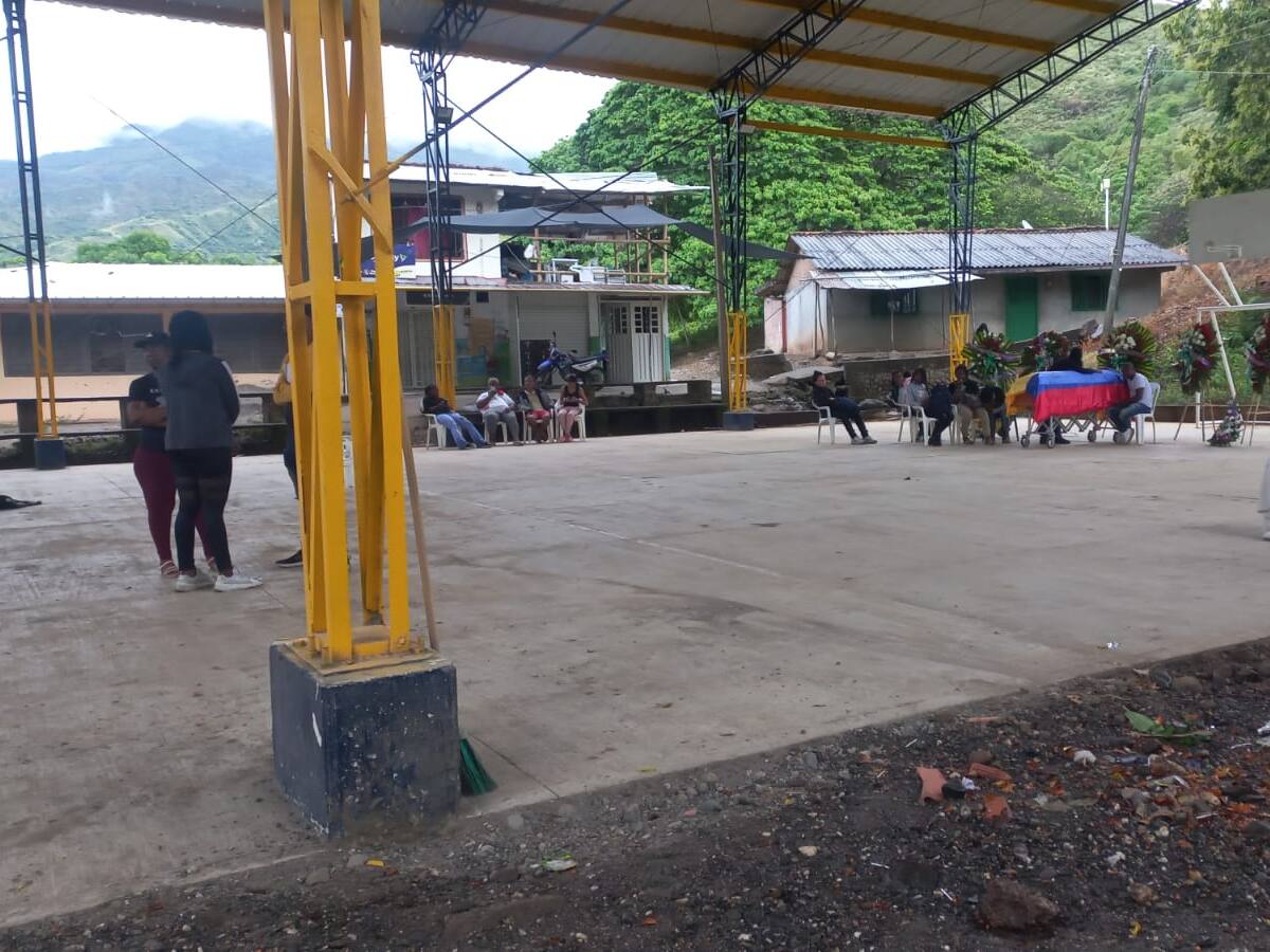 Grupo armado atacó a familiares y militares en un velorio en el sur de Cauca