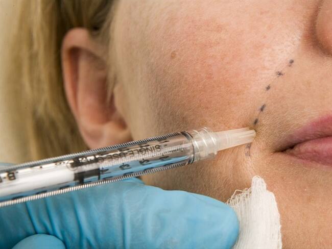 Lina Triana presenta nuevo libro sobre tendencias en cirugía plástica estética