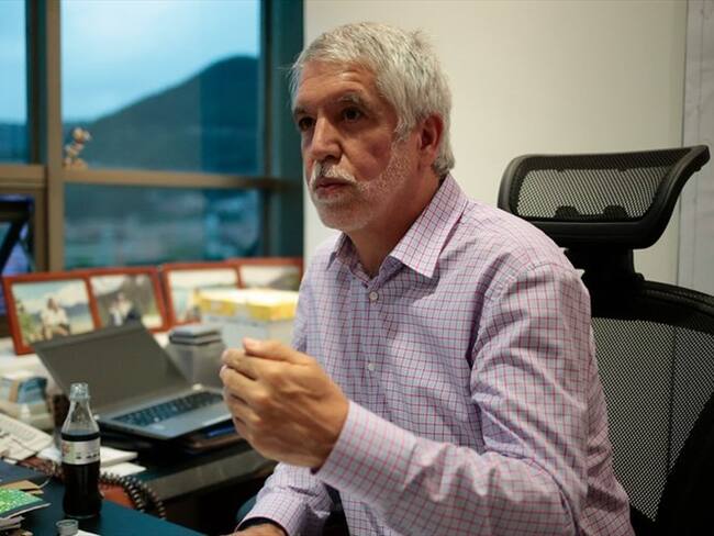 Por los presuntos delitos de prevaricato, abuso de autoridad, empleo ilegal de la fuerza pública y fraude a resolución judicial.. Foto: Colprensa