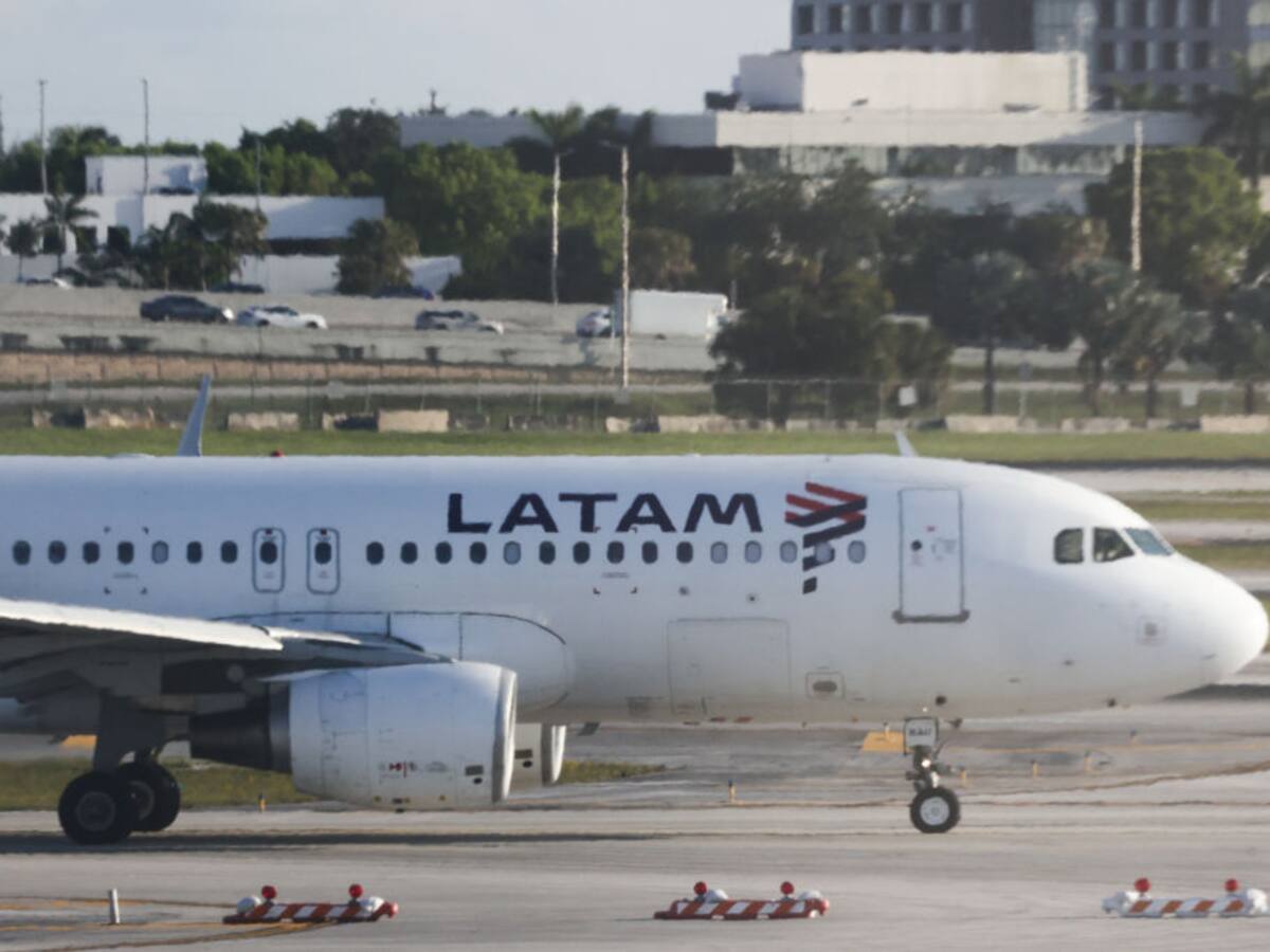 Latam confirmó suspensión de vuelos entre Lima y Caracas hasta el 31 de agosto
