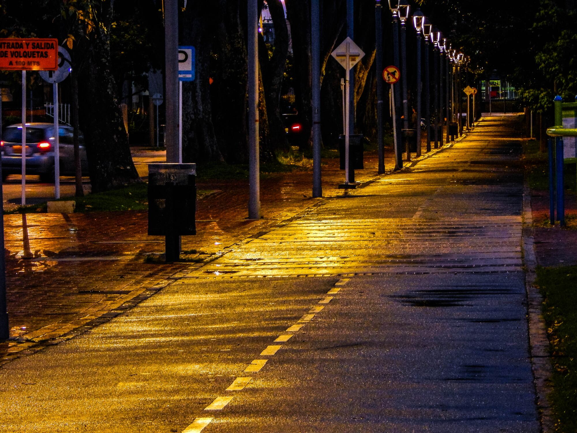 Iluminación pública en Bogotá. Foto: Getty Images.