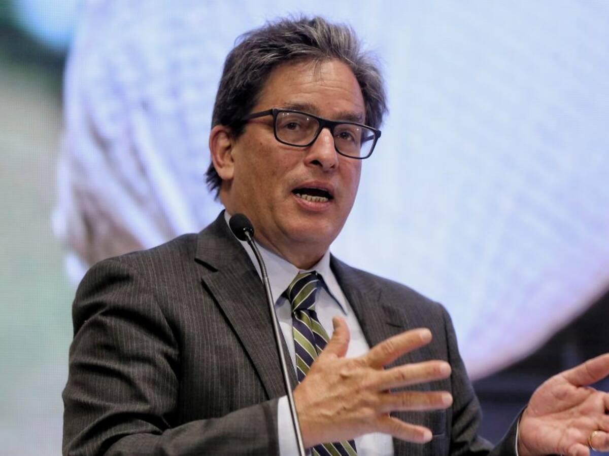 Procuraduría pide dejar en firme nombramiento de Alberto Carrasquilla